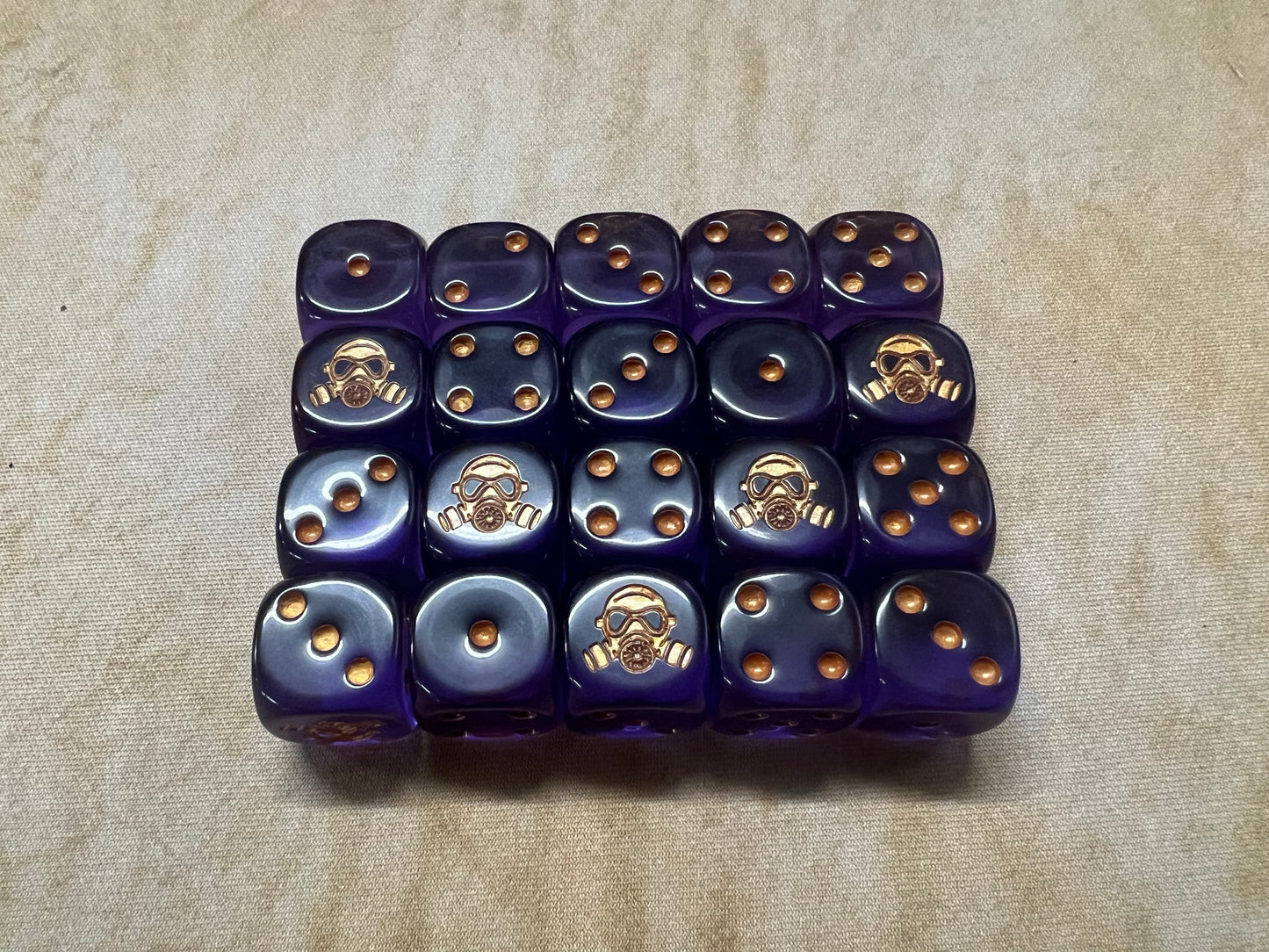 Purple Gold Game Bunker 20x Dice