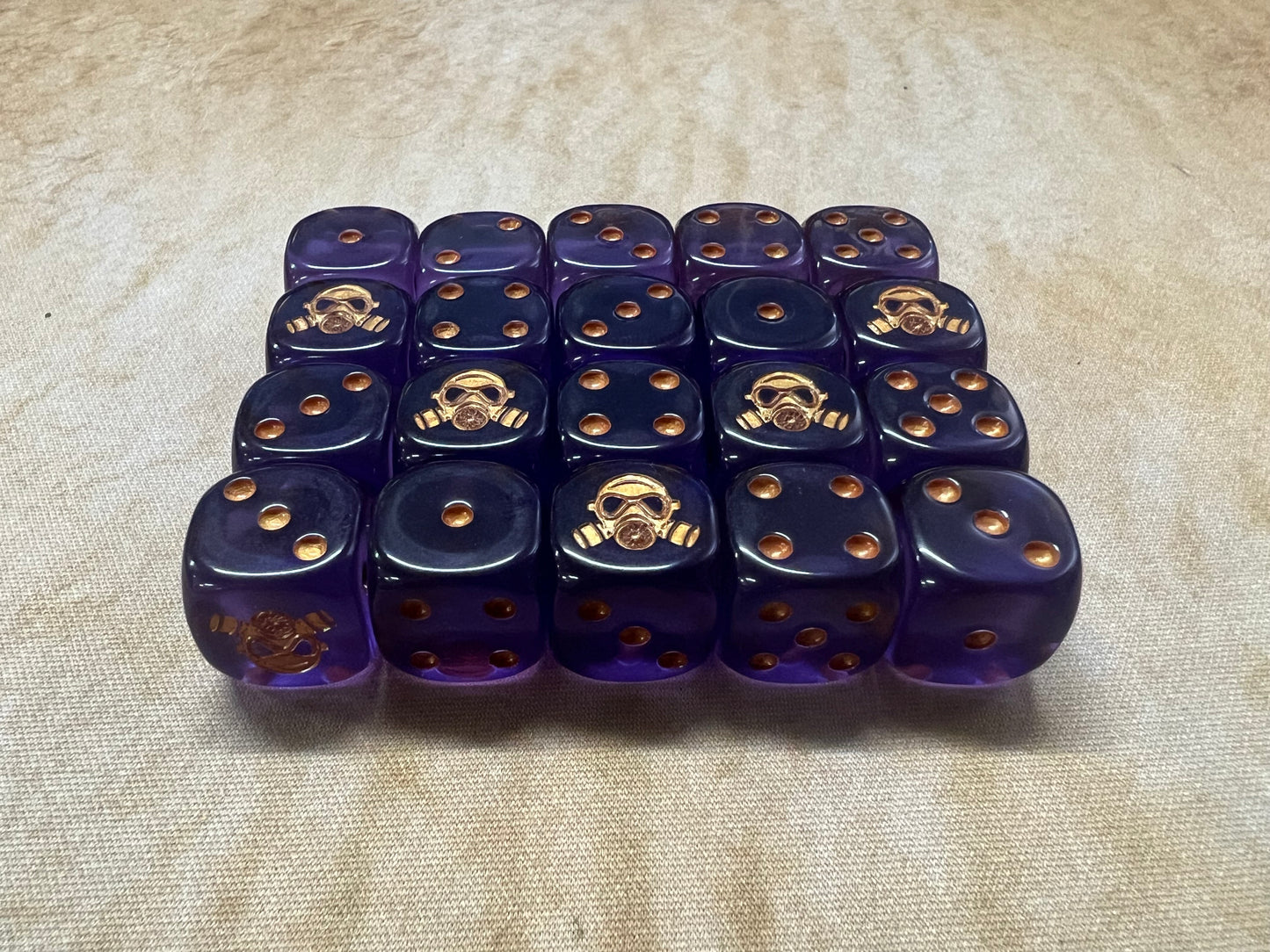 Purple Gold Game Bunker 20x Dice